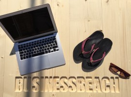 Alles was man braucht, zum Arbeiten am Strand...
