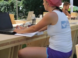 Lucia beschwört jetzt den Laptop