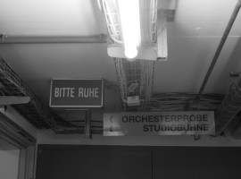 RUHE!